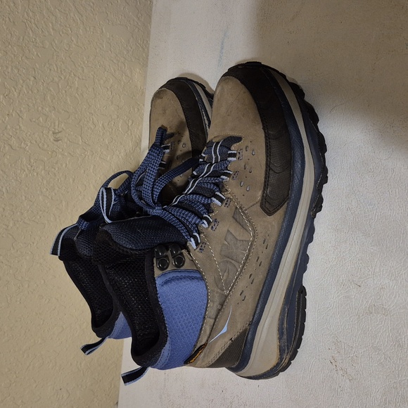 Hoka One One Winter Boots - Blue and Tanlike. Waterproof - Picture 4 of 8
